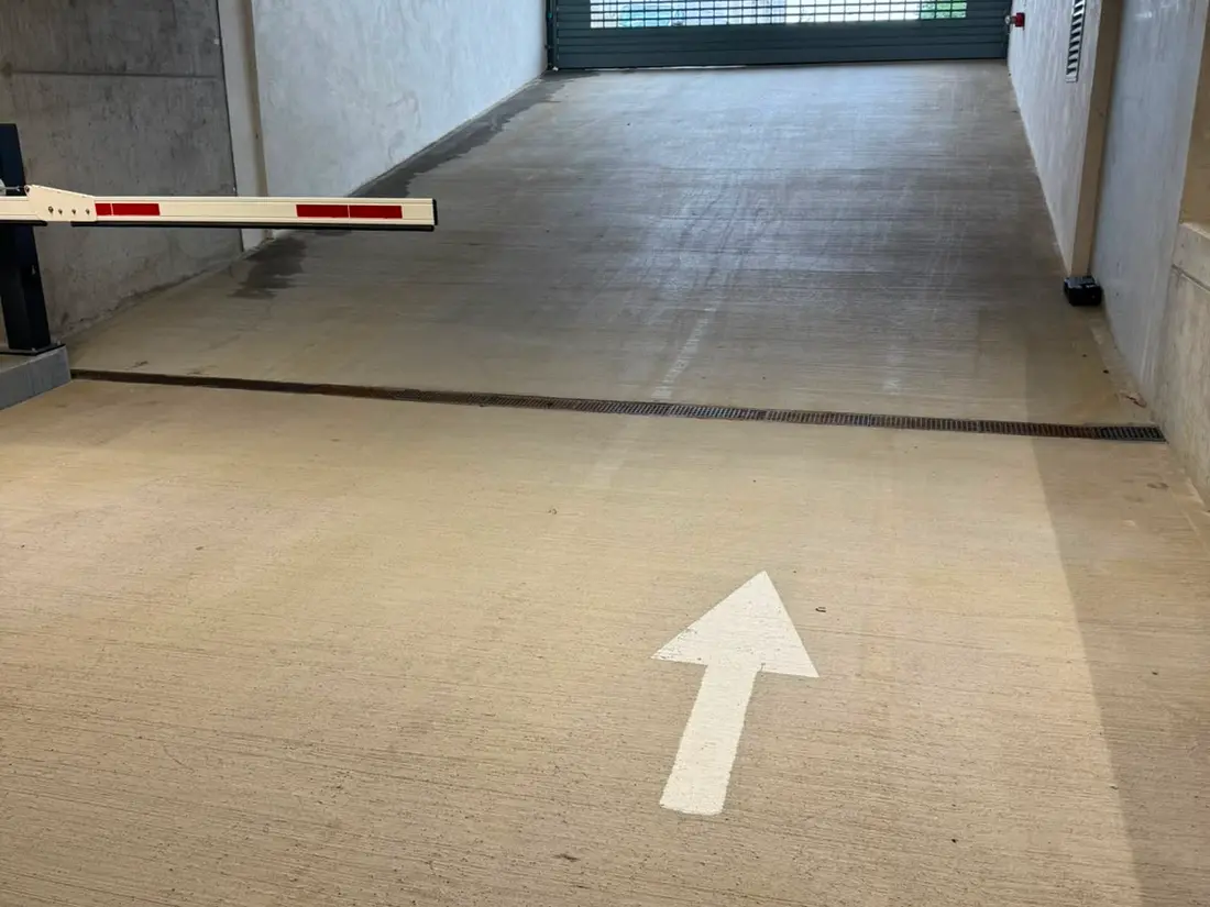 Vloerreiniging — Ondergrondse parking The Meadow in Zaventem